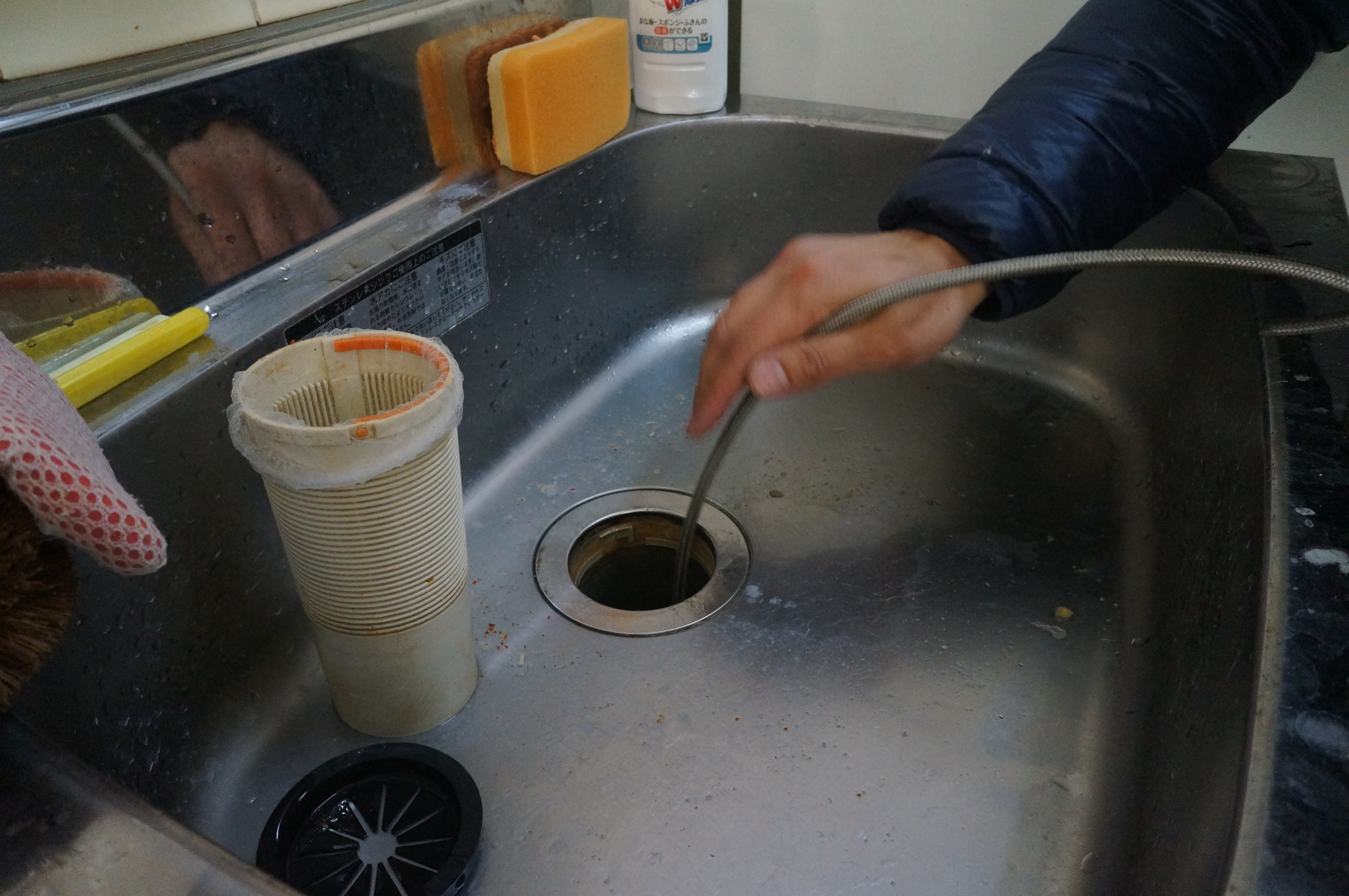 排水管高圧洗浄清掃ってどういった時にやるの どのくらいの頻度でやるの 神奈川県で床 ガラス カーペット清掃業者をお探しならマコムへ