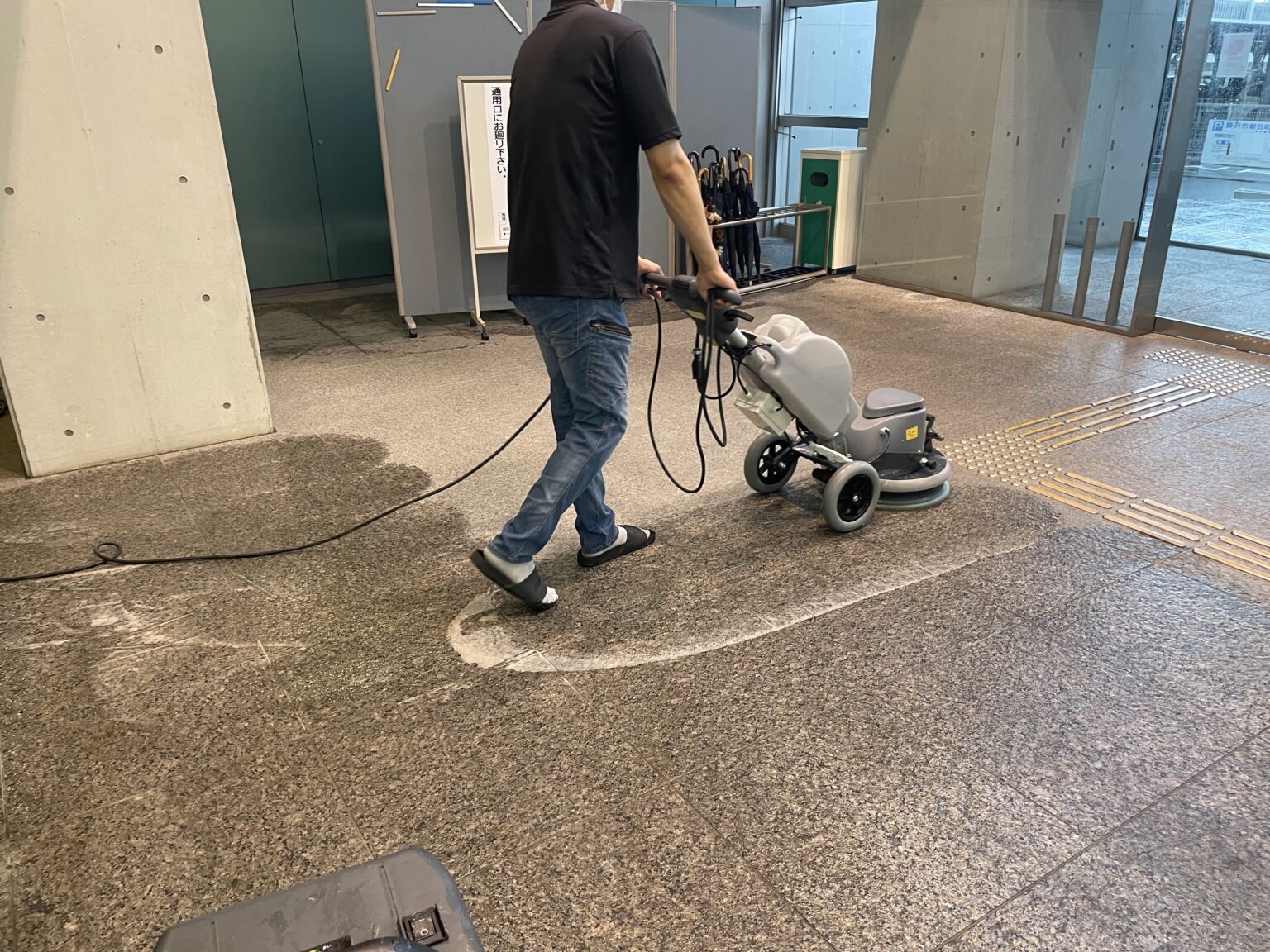 カーペットの汚れは資機材を変えるだけでカーペットクリーニングは大幅に落ちる！ 【全国出張可】神奈川・東京・埼玉・千葉でビルメンテナンス業者をお探しならマコム