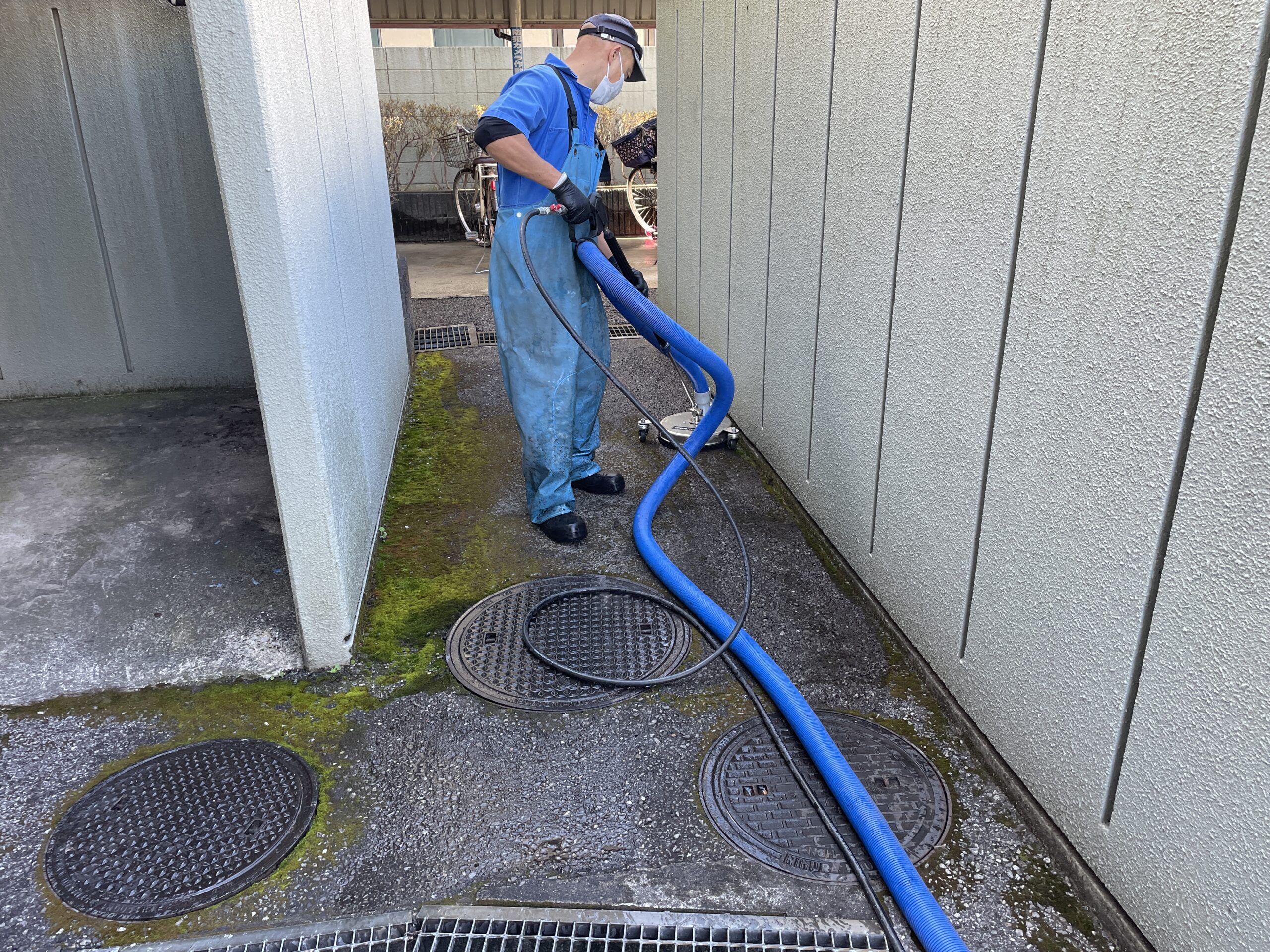 コケの除去は「高圧洗浄」が一番おススメだけど汚泥処理が大変！その悩みを解決します！ |  【全国出張可】神奈川・東京・埼玉・千葉でビルメンテナンス業者をお探しならマコム